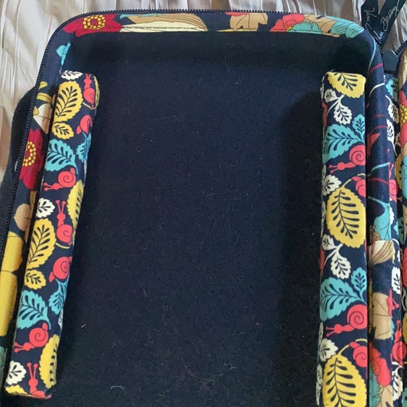 Vera Bradley IPad/tablet/small computer case - Picture 8 of 11